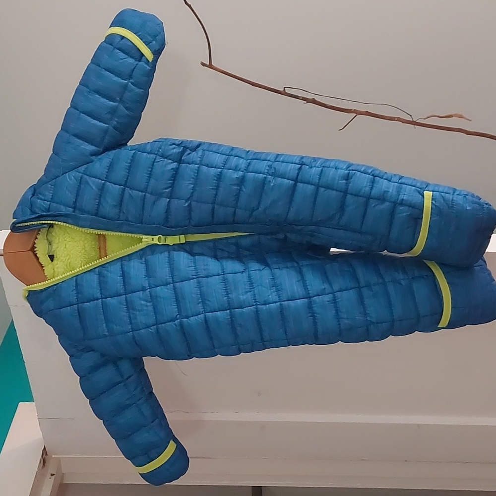 Infant snowsuit Sz 3 to 6 months